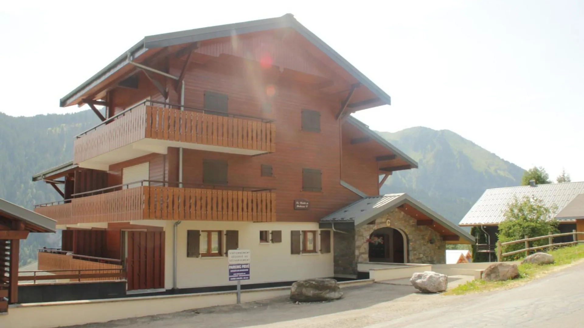 Appartement Moderne 6 Personnes Avec Balcon, Garage A Chatel - Fr-1-198-252